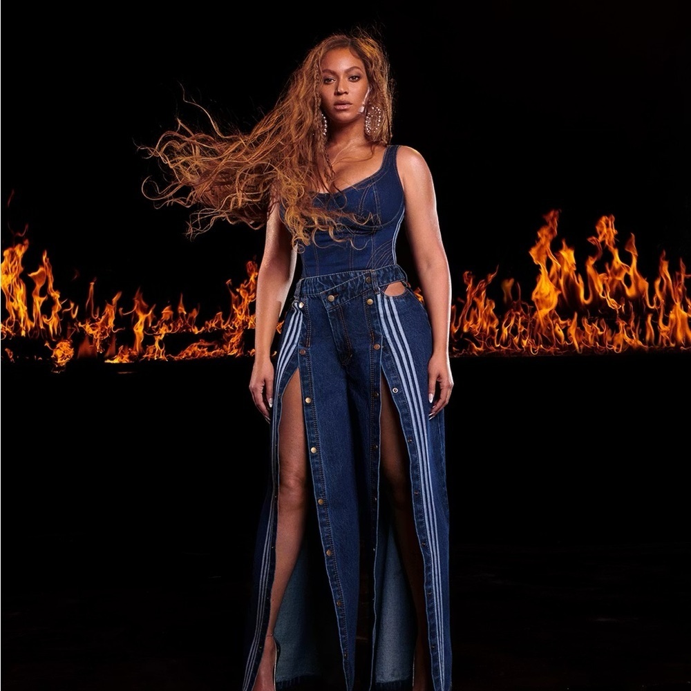 IVY PARK Blue Wide Leg Jeans with White Stripes - Picture 10 of 11